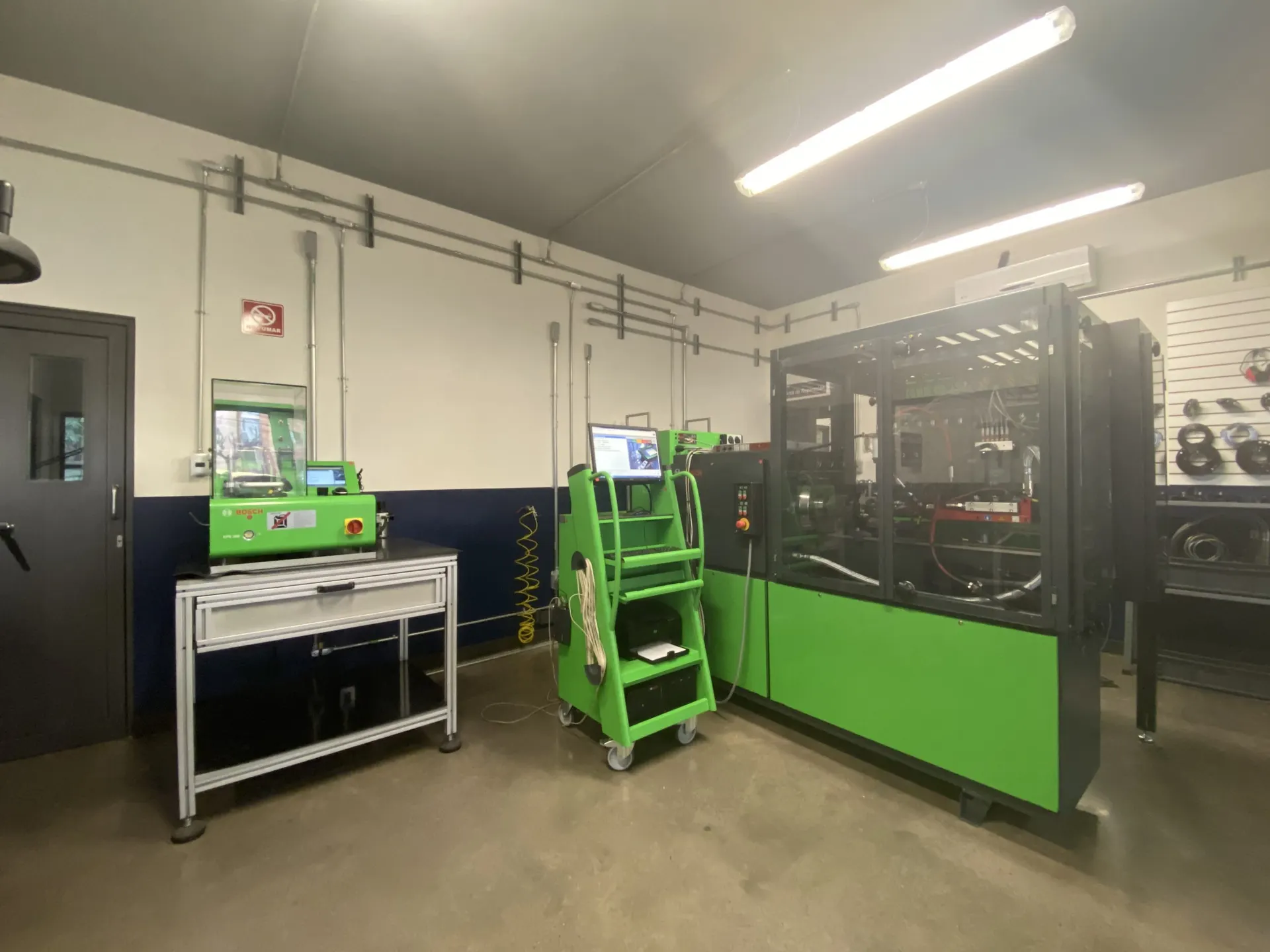 Instalaciones, equipo y trabajo técnico de BOSCH DIESEL CENTER SLP 5