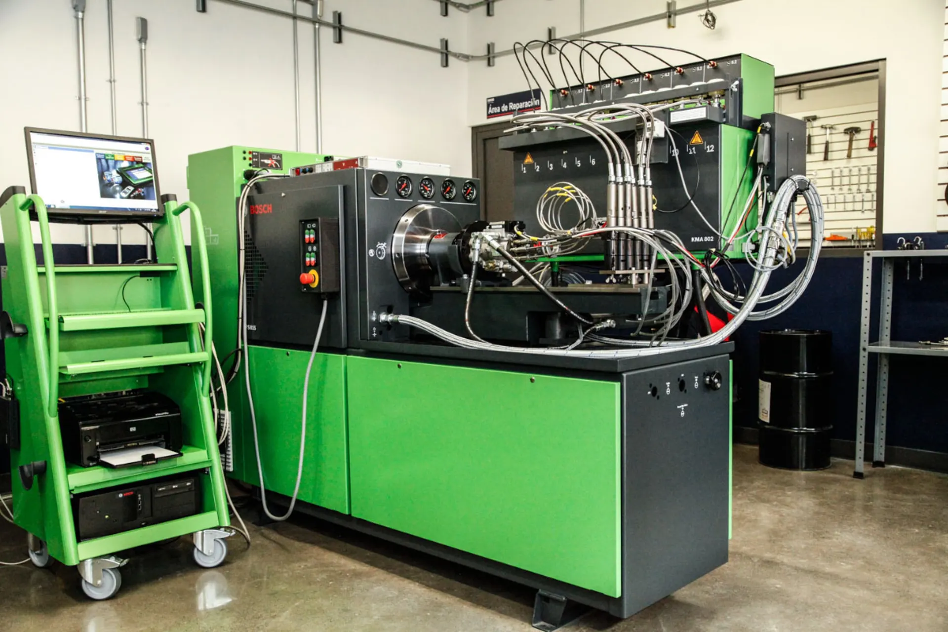 Instalaciones, equipo y trabajo técnico de BOSCH DIESEL CENTER SLP 10
