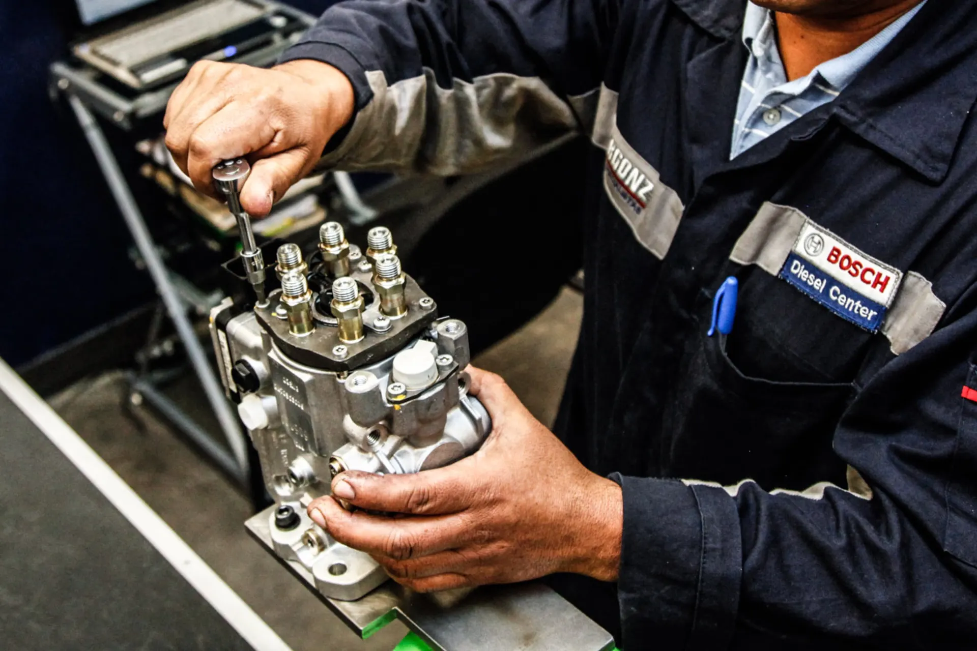 Instalaciones, equipo y trabajo técnico de BOSCH DIESEL CENTER SLP 12